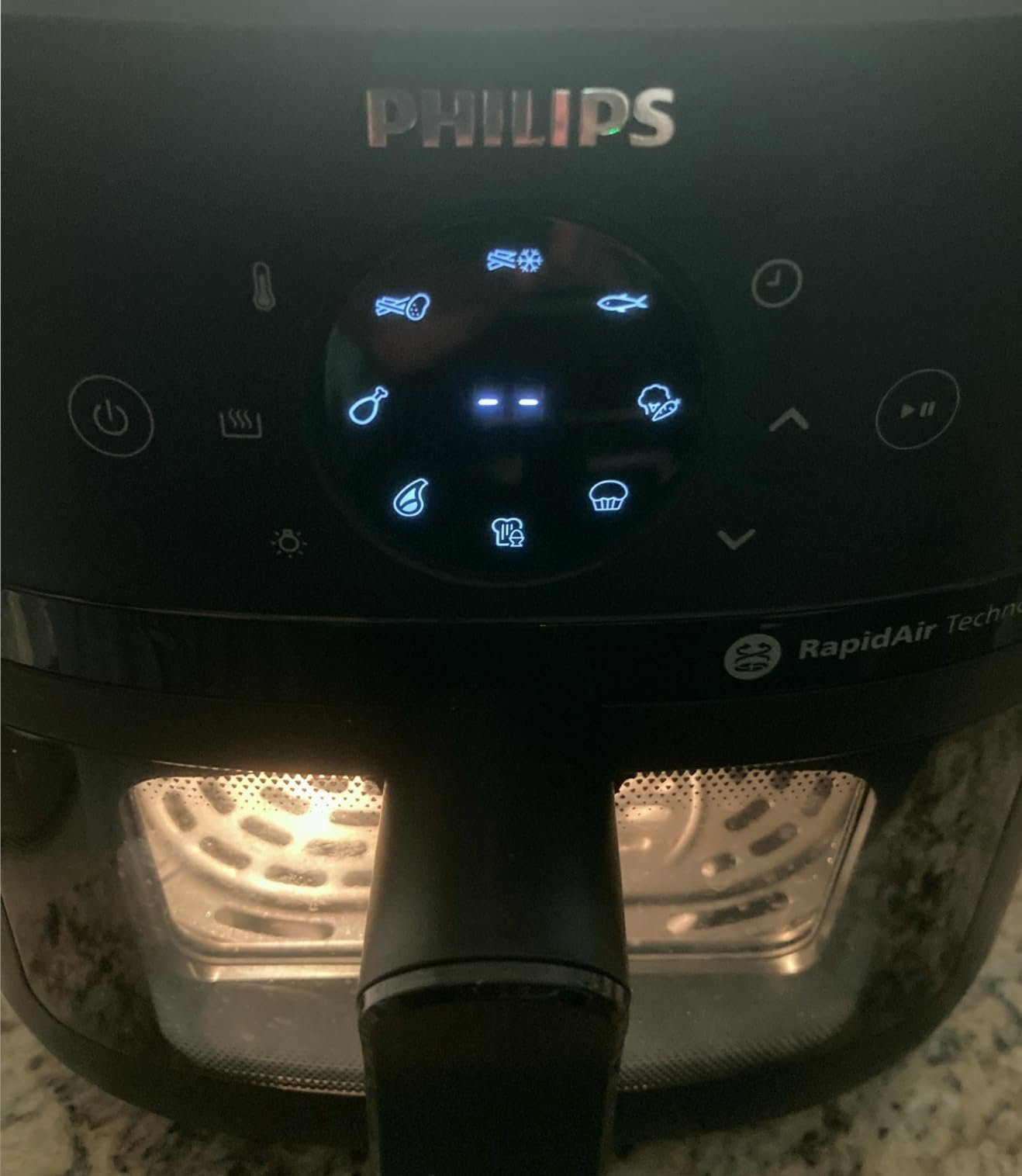 Philips 2000 Series Airfryer - RapidAir Technology. 13-in-1 Ways to Cook. 4.4QT Capacity. Healthier Meals Up to 90% Less Fat. Easy to Clean. Dishwasher Safe. Touchscreen Control. HomeID App (NA221/00) photo review