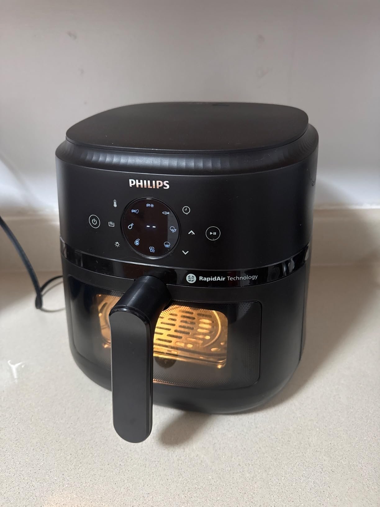 Philips 2000 Series Airfryer - RapidAir Technology. 13-in-1 Ways to Cook. 4.4QT Capacity. Healthier Meals Up to 90% Less Fat. Easy to Clean. Dishwasher Safe. Touchscreen Control. HomeID App (NA221/00) photo review