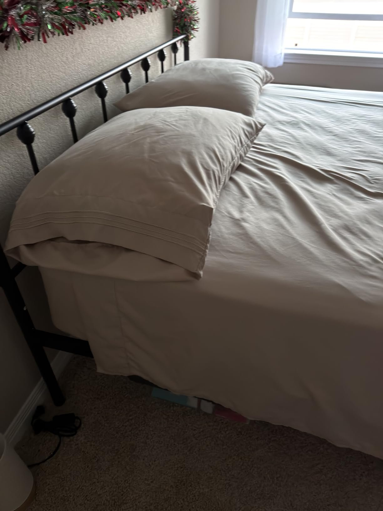 Queen Size 4 Piece Sheet Set - Comfy Breathable & Cooling Bed Sheets Set - Hotel Luxury Bedding for Women. Men. Kids. Teens. Boys & Girls - Deep Pockets. Soft and Wrinkle Free - Oeko-Tex - Dark Grey photo review