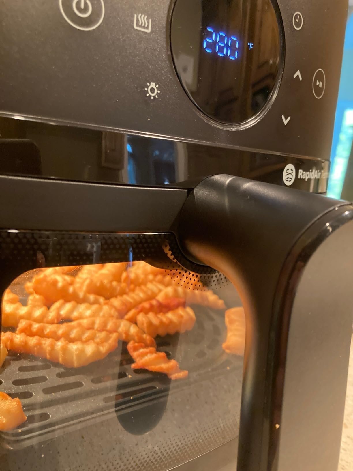 Philips 2000 Series Airfryer - RapidAir Technology. 13-in-1 Ways to Cook. 4.4QT Capacity. Healthier Meals Up to 90% Less Fat. Easy to Clean. Dishwasher Safe. Touchscreen Control. HomeID App (NA221/00) photo review