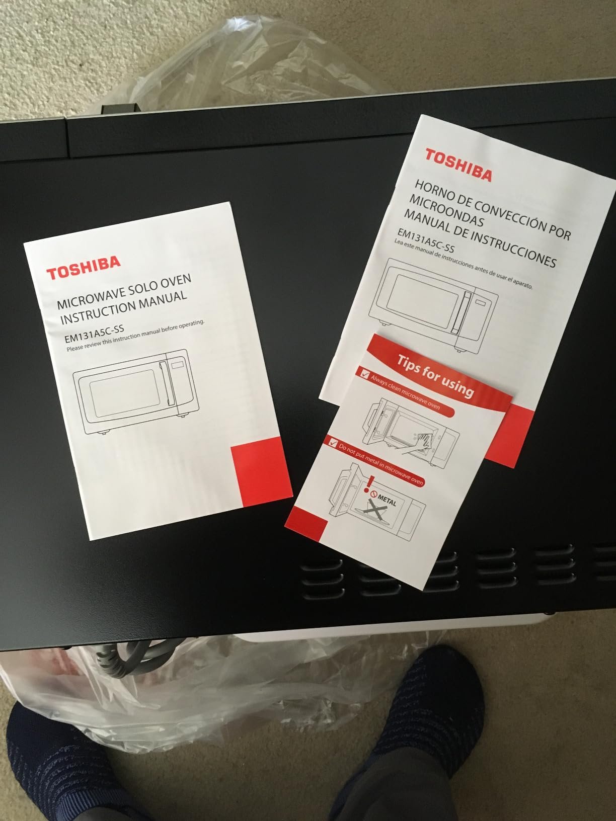 TOSHIBA EM131A5C-BS Countertop Microwave Ovens 1.2 Cu Ft. 12.4 Removable Turntable Smart Humidity Sensor 12 Auto Menus Mute Function ECO Mode Easy Clean Interior Black Color 1000W photo review