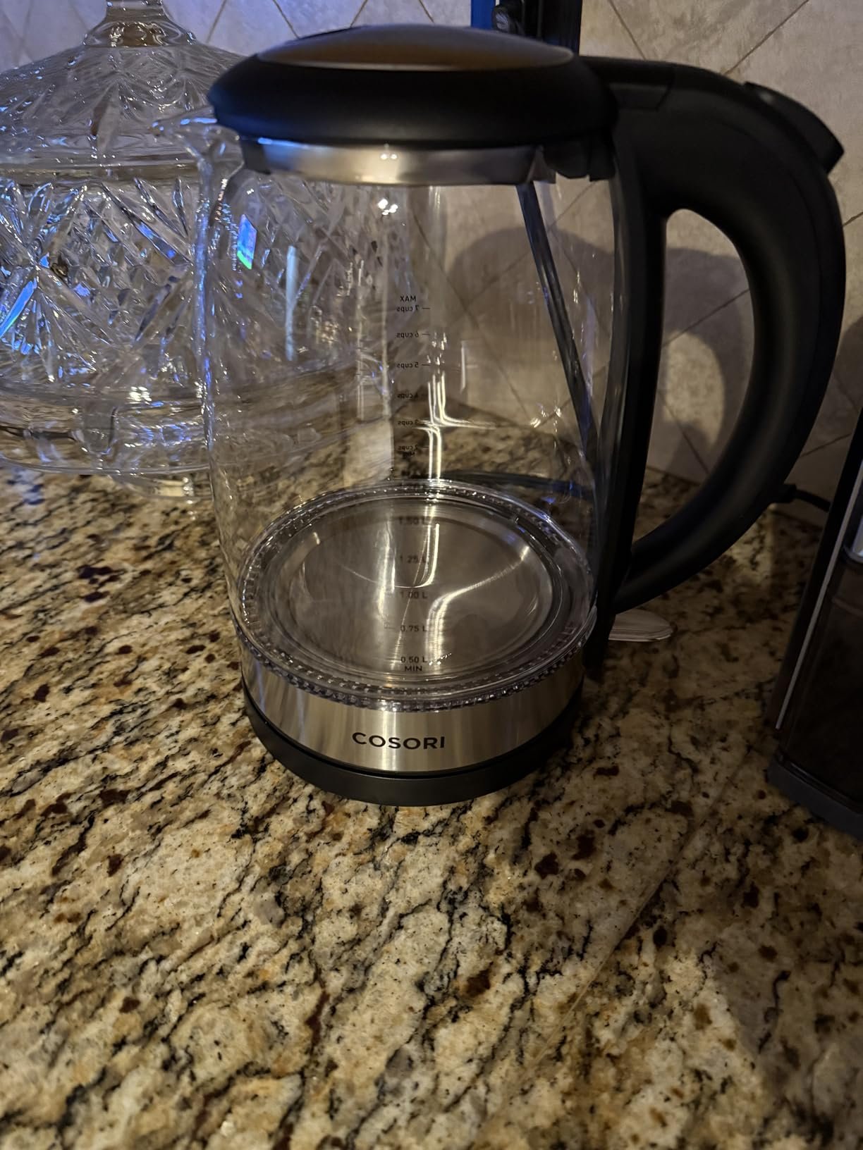 Cosori Electric Kettle. No Plastic Contact With Water. Wide Mouth For Easy Cleaning. Auto Shut Off. 1.7L Tea Kettle & Hot Water Boiler. Water Heater & Teapot. Borosilicate Glass. Black. 1500W photo review