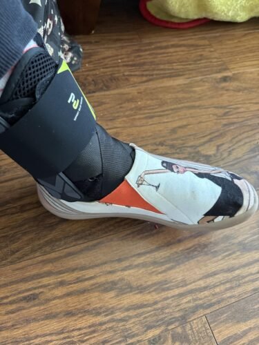 Quick Lace Up Ankle Brace with Side Stabilizing Pads. Slim Fit Ankle Support Brace. Adjustable & Breathable Ankle Support for Men Women. Ankle Stabilizer for Sprain.Injury Recovery.Sports.XL photo review