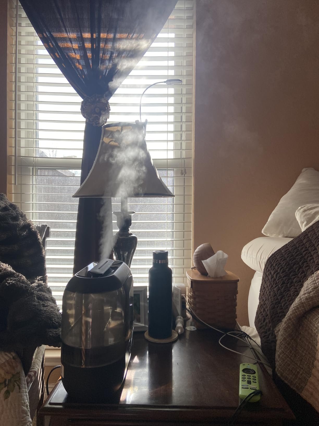 Dreo Smart Humidifiers for Bedroom. Top Fill 4L Supersized Humidifier Large Room with 28 dB. 36H Runtime. Touch/APP/Voice Control. Nightlight. Cool Mist Humidifiers for Baby. Plants. Indoor. Black photo review