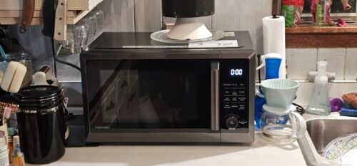 TOSHIBA EM131A5C-BS Countertop Microwave Ovens 1.2 Cu Ft. 12.4 Removable Turntable Smart Humidity Sensor 12 Auto Menus Mute Function ECO Mode Easy Clean Interior Black Color 1000W photo review