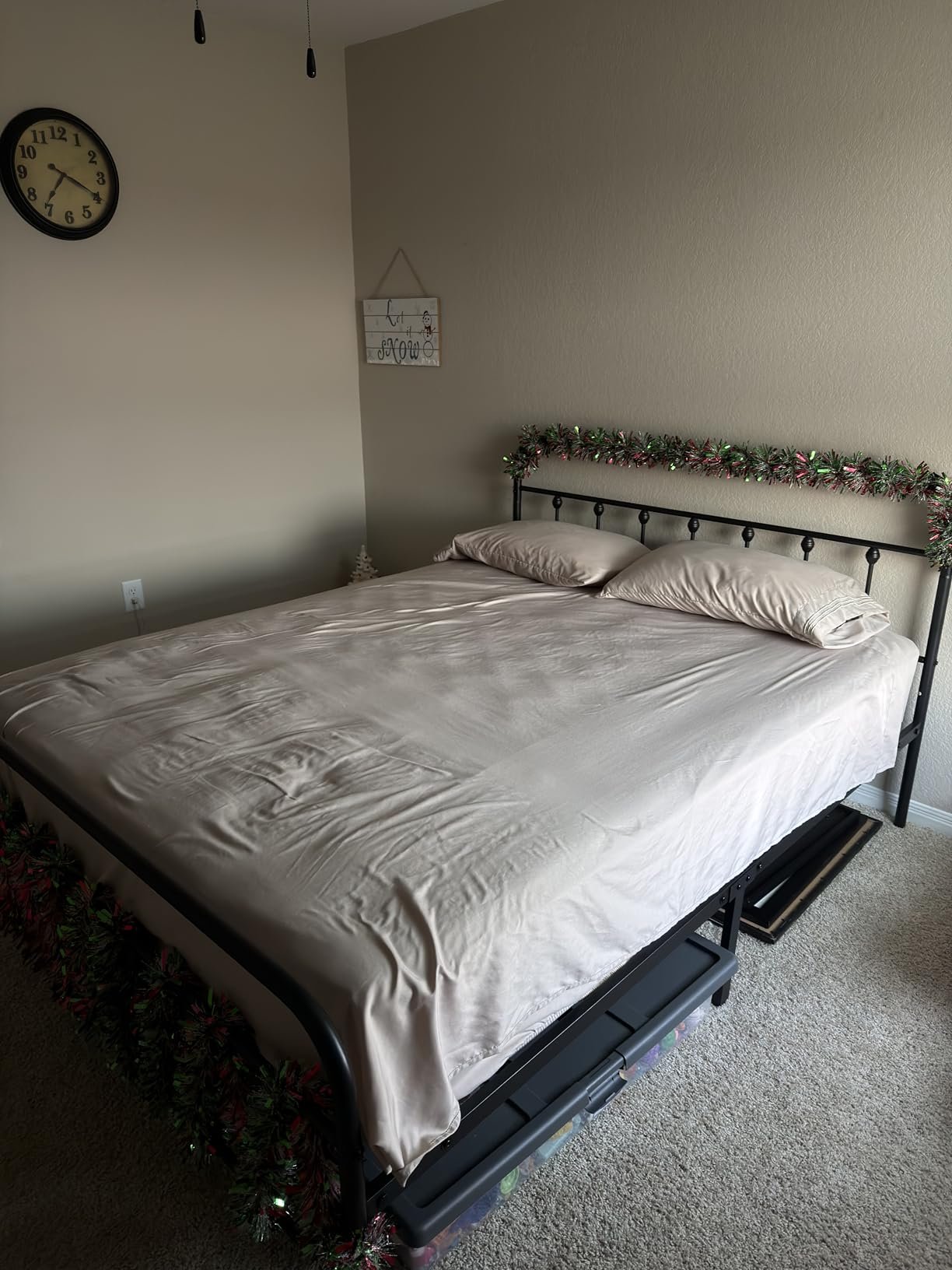 Queen Size 4 Piece Sheet Set - Comfy Breathable & Cooling Bed Sheets Set - Hotel Luxury Bedding for Women. Men. Kids. Teens. Boys & Girls - Deep Pockets. Soft and Wrinkle Free - Oeko-Tex - Dark Grey photo review