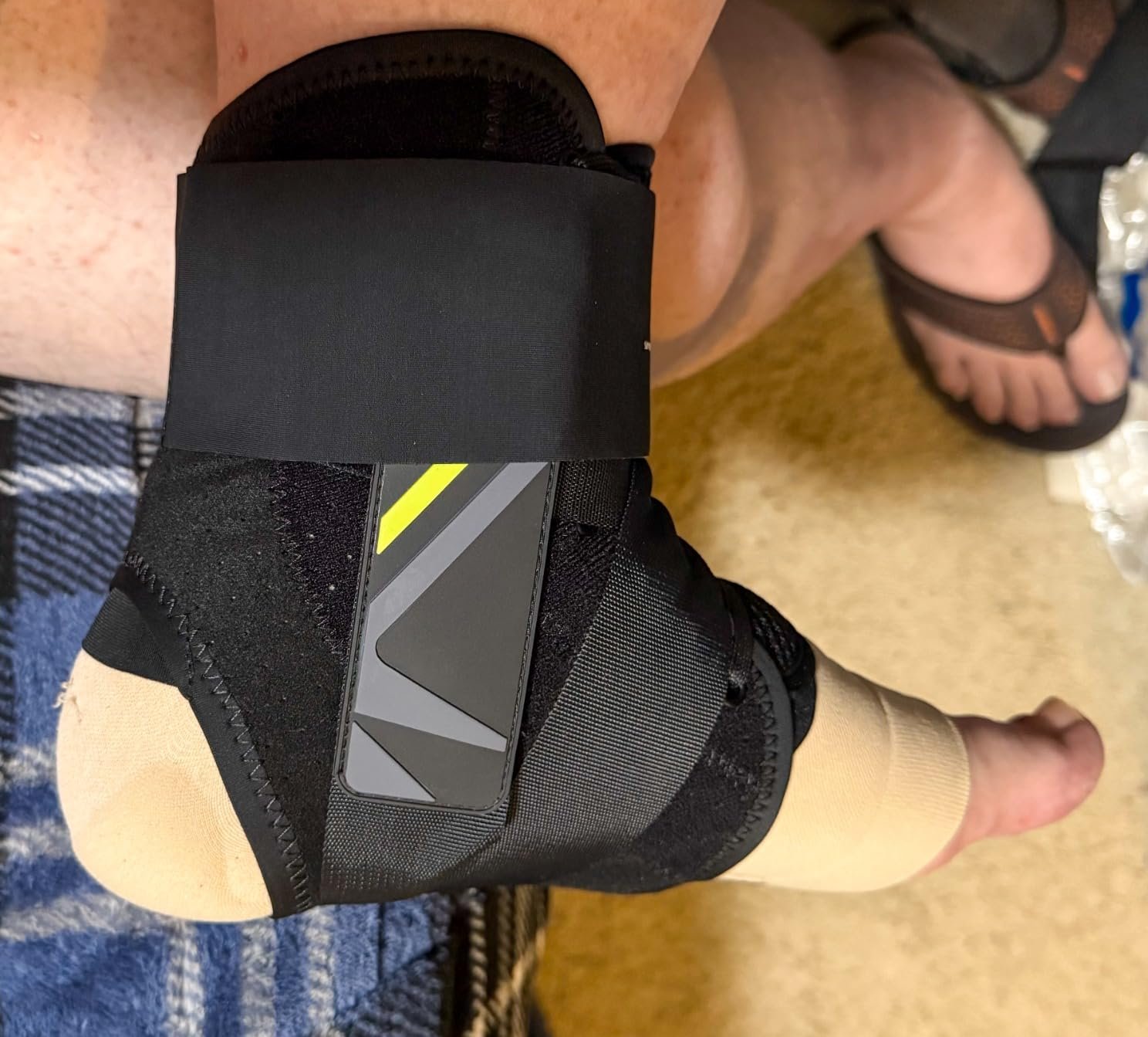 Quick Lace Up Ankle Brace with Side Stabilizing Pads. Slim Fit Ankle Support Brace. Adjustable & Breathable Ankle Support for Men Women. Ankle Stabilizer for Sprain.Injury Recovery.Sports.XL photo review