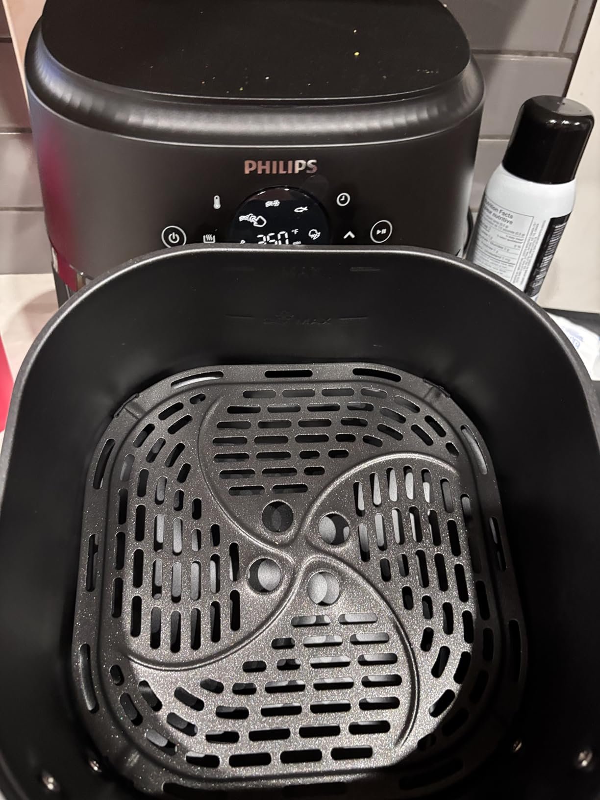 Philips 2000 Series Airfryer - RapidAir Technology. 13-in-1 Ways to Cook. 4.4QT Capacity. Healthier Meals Up to 90% Less Fat. Easy to Clean. Dishwasher Safe. Touchscreen Control. HomeID App (NA221/00) photo review