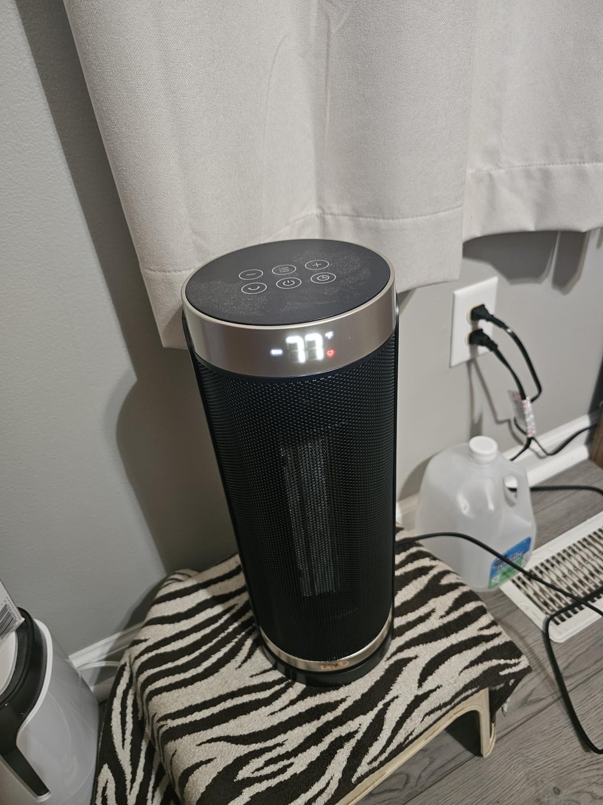 DREO Space Heater. 1500W Electric Heaters for Indoor Use with Thermostat. 70° Oscillation. 8 Safety Protections. 5 Modes. Remote. 12H Timer. Quiet Portable Heater for Office. Bedroom. Large Room photo review