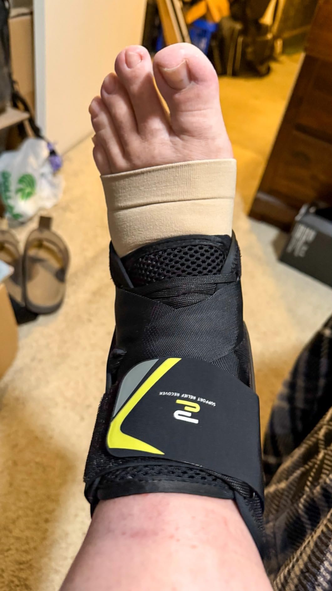 Quick Lace Up Ankle Brace with Side Stabilizing Pads. Slim Fit Ankle Support Brace. Adjustable & Breathable Ankle Support for Men Women. Ankle Stabilizer for Sprain.Injury Recovery.Sports.XL photo review