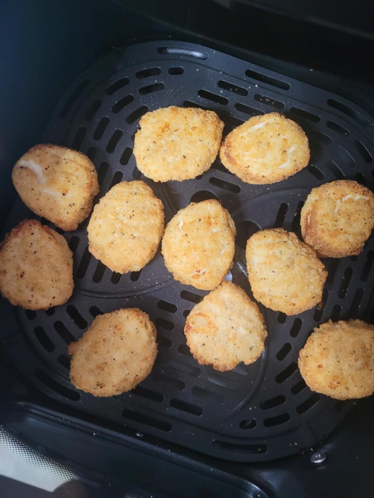 Philips 2000 Series Airfryer - RapidAir Technology. 13-in-1 Ways to Cook. 4.4QT Capacity. Healthier Meals Up to 90% Less Fat. Easy to Clean. Dishwasher Safe. Touchscreen Control. HomeID App (NA221/00) photo review