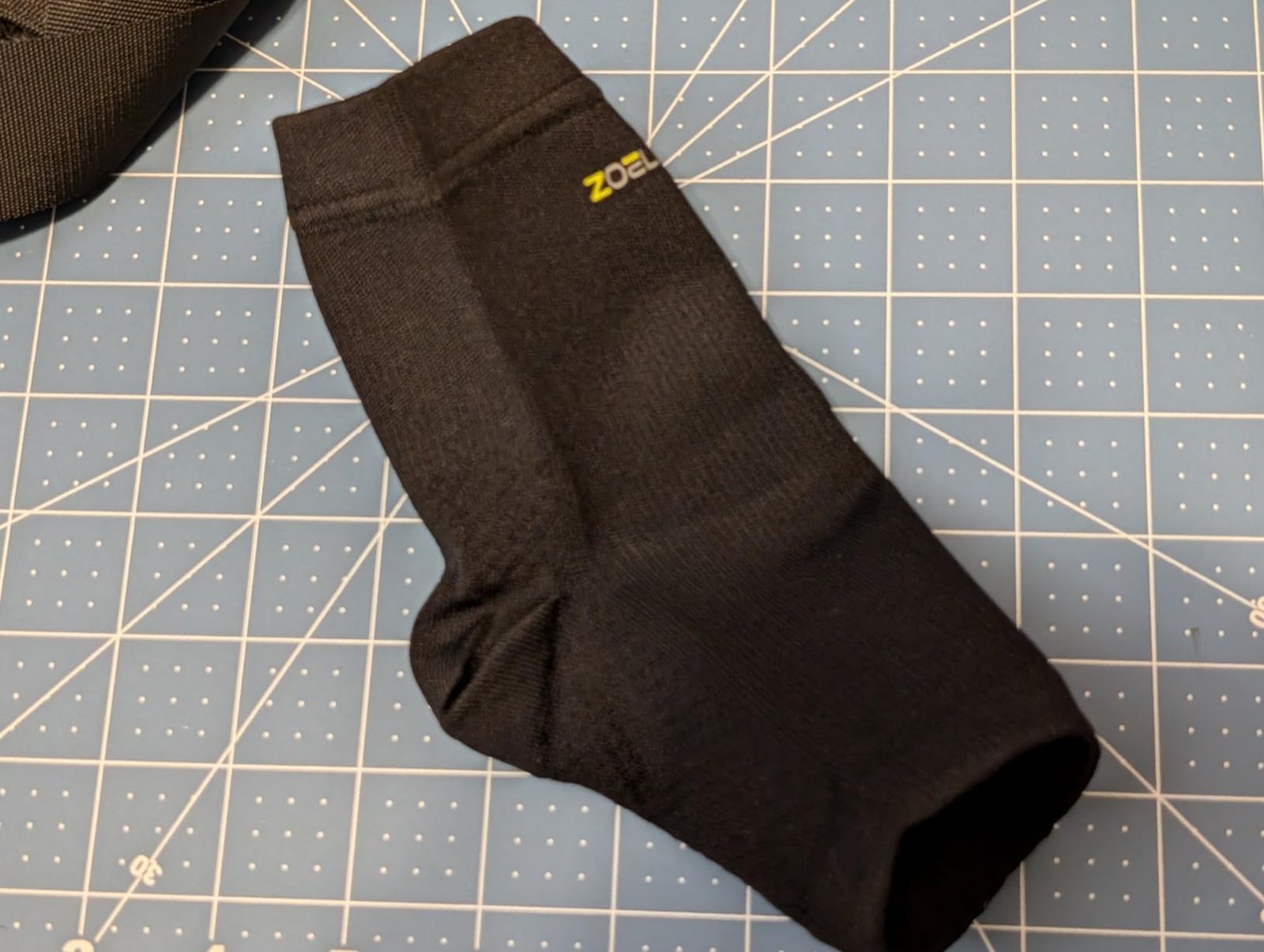 Quick Lace Up Ankle Brace with Side Stabilizing Pads. Slim Fit Ankle Support Brace. Adjustable & Breathable Ankle Support for Men Women. Ankle Stabilizer for Sprain.Injury Recovery.Sports.XL photo review