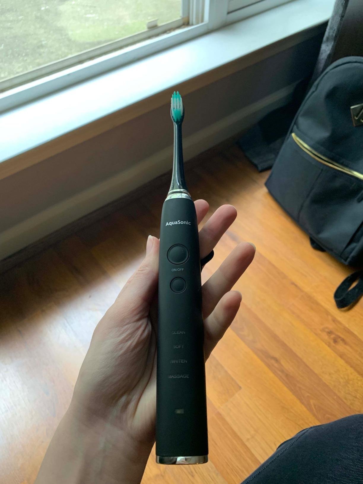 Aquasonic Black Series Ultra Whitening Toothbrush – ADA Accepted Electric Toothbrush- 8 Brush Heads & Travel Case – 40.000 VPM Electric Motor & Wireless Charging - 4 Modes w Smart Timer photo review