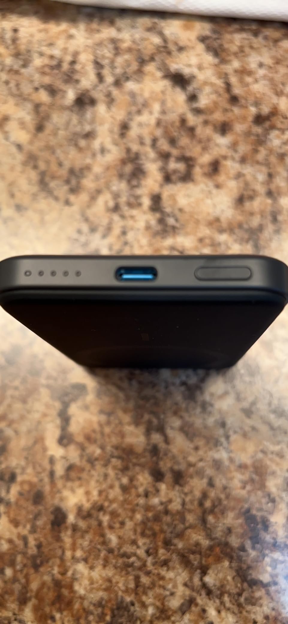 Anker 621 Magnetic Portable Charger (MagGo). 5.000mAh Wireless Power Bank with USB-C Cable. Magsafe-Compatible Battery Pack for iPhone 16/15/14/13/12 Series photo review