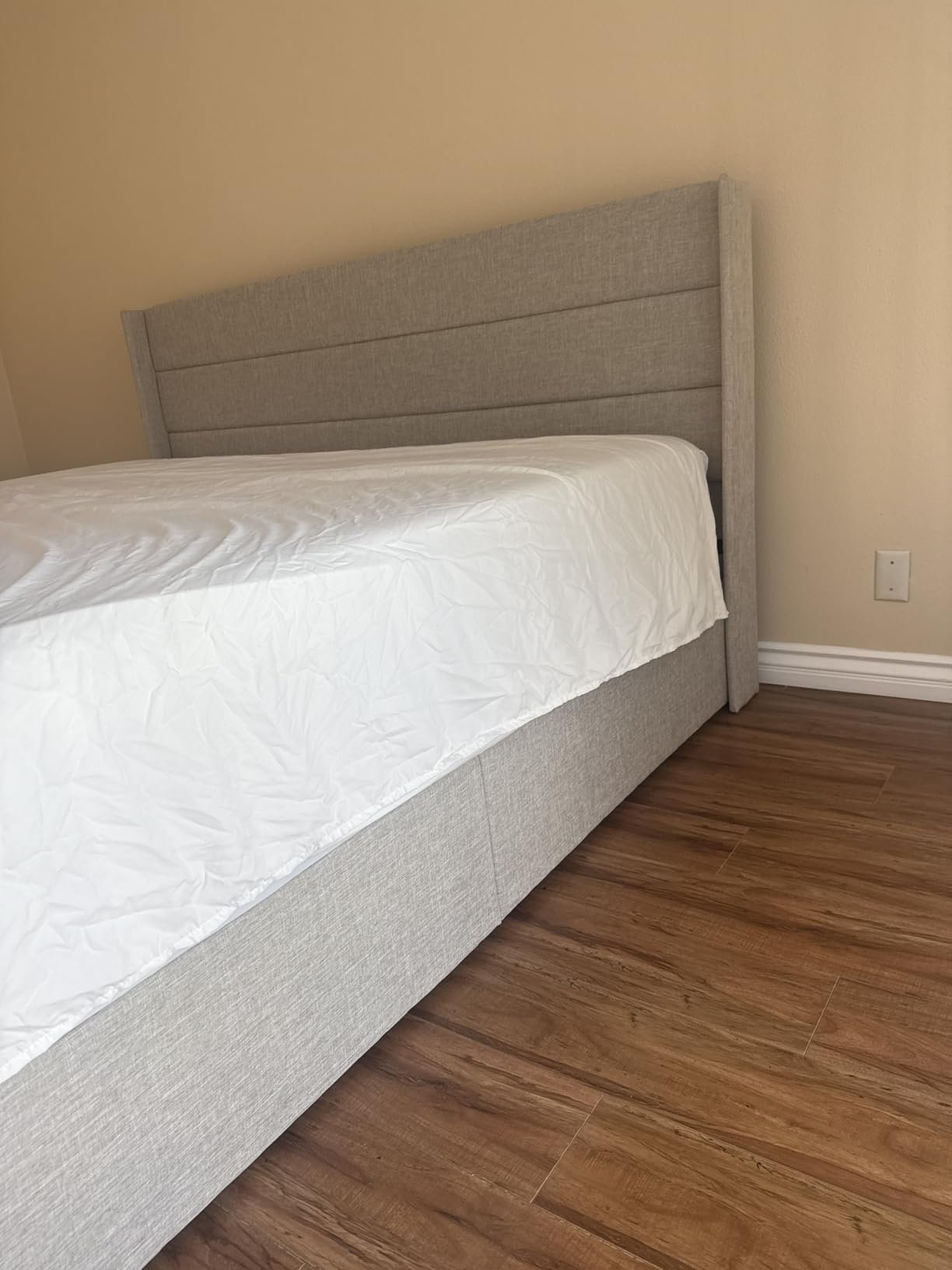 Queen Size 4 Piece Sheet Set - Comfy Breathable & Cooling Bed Sheets Set - Hotel Luxury Bedding for Women. Men. Kids. Teens. Boys & Girls - Deep Pockets. Soft and Wrinkle Free - Oeko-Tex - Dark Grey photo review