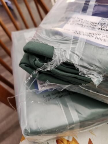 Queen Size 4 Piece Sheet Set - Comfy Breathable & Cooling Bed Sheets Set - Hotel Luxury Bedding for Women. Men. Kids. Teens. Boys & Girls - Deep Pockets. Soft and Wrinkle Free - Oeko-Tex - Dark Grey photo review