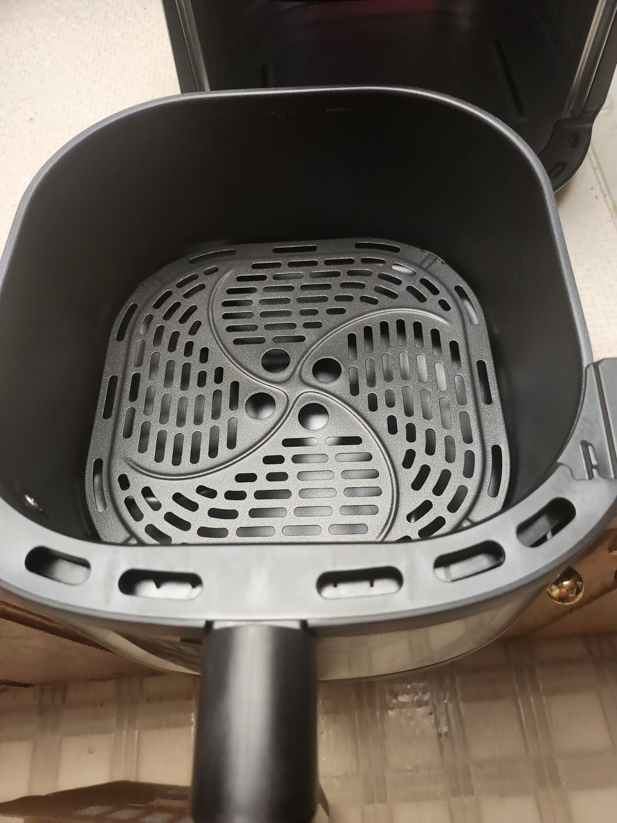 Philips 2000 Series Airfryer - RapidAir Technology. 13-in-1 Ways to Cook. 4.4QT Capacity. Healthier Meals Up to 90% Less Fat. Easy to Clean. Dishwasher Safe. Touchscreen Control. HomeID App (NA221/00) photo review