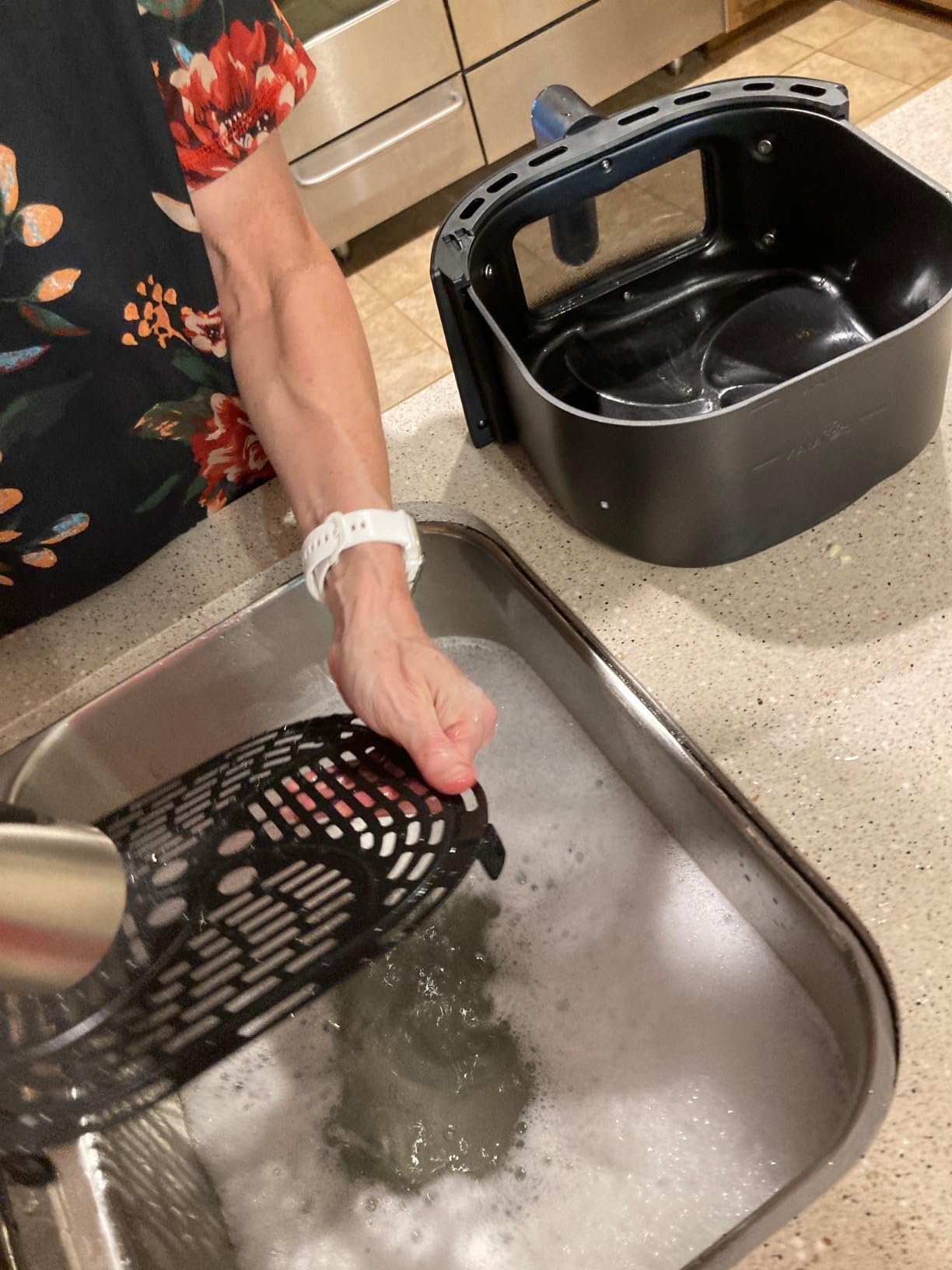 Philips 2000 Series Airfryer - RapidAir Technology. 13-in-1 Ways to Cook. 4.4QT Capacity. Healthier Meals Up to 90% Less Fat. Easy to Clean. Dishwasher Safe. Touchscreen Control. HomeID App (NA221/00) photo review