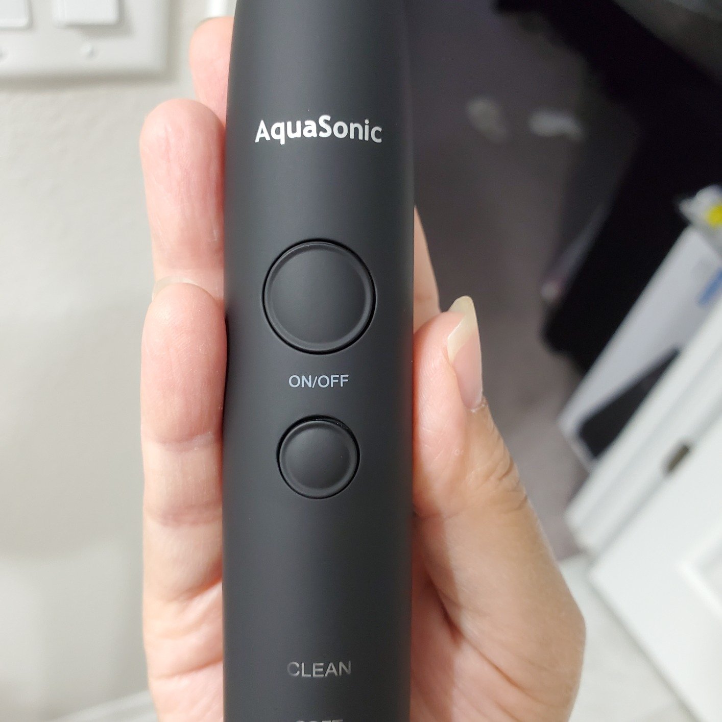 Aquasonic Black Series Ultra Whitening Toothbrush – ADA Accepted Electric Toothbrush- 8 Brush Heads & Travel Case – 40.000 VPM Electric Motor & Wireless Charging - 4 Modes w Smart Timer photo review