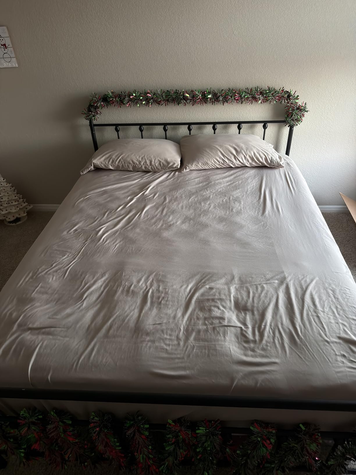 Queen Size 4 Piece Sheet Set - Comfy Breathable & Cooling Bed Sheets Set - Hotel Luxury Bedding for Women. Men. Kids. Teens. Boys & Girls - Deep Pockets. Soft and Wrinkle Free - Oeko-Tex - Dark Grey photo review