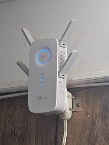 TP-Link WiFi Extender with Ethernet Port. Dual Band 5GHz/2.4GHz. Up to 44% More Bandwidth Than Single Band. Covers Up to 1200 Sq.ft and 30 Devices. Signal Booster Amplifier Supports OneMesh(RE220) photo review