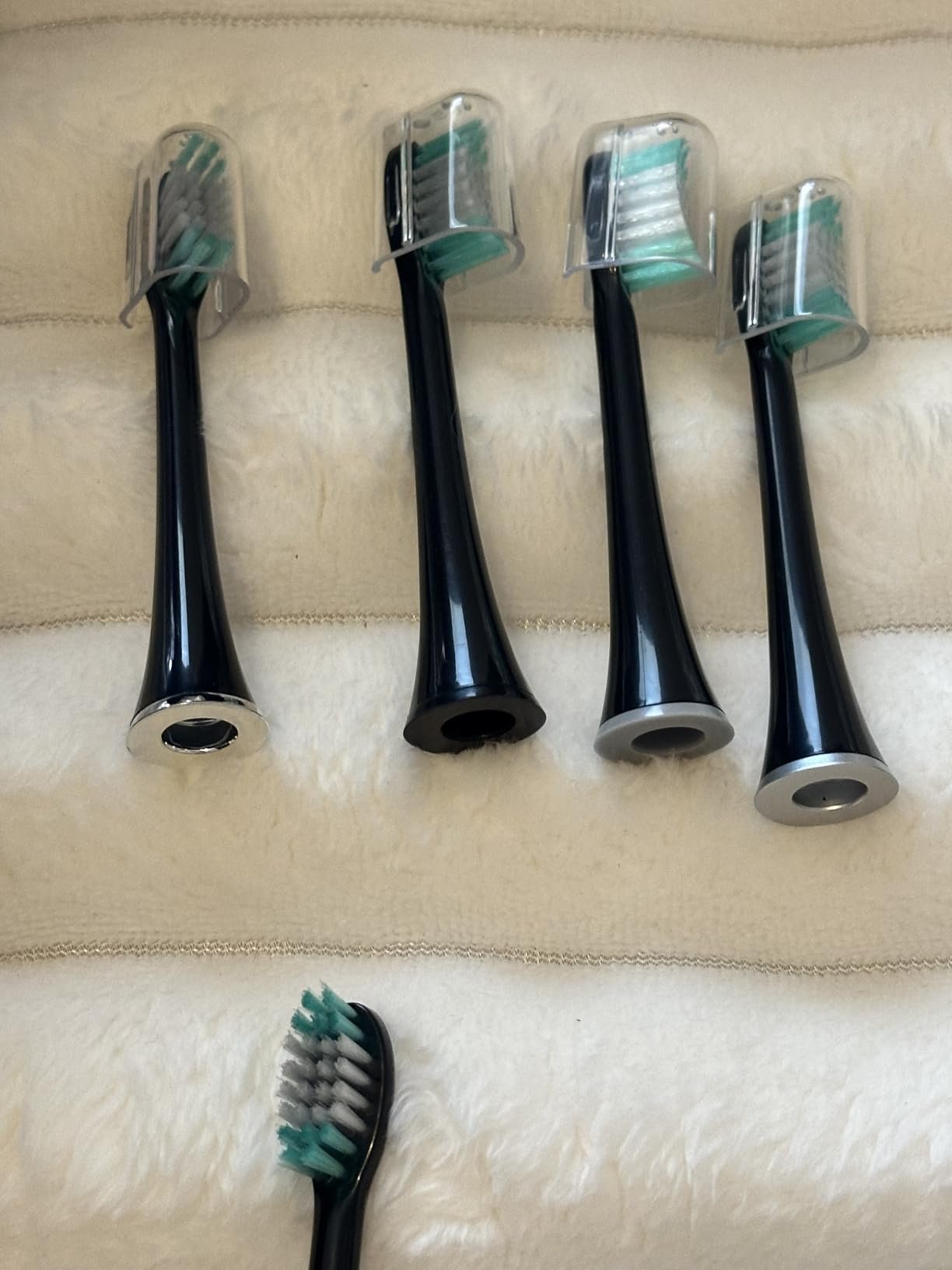 Aquasonic Black Series Ultra Whitening Toothbrush – ADA Accepted Electric Toothbrush- 8 Brush Heads & Travel Case – 40.000 VPM Electric Motor & Wireless Charging - 4 Modes w Smart Timer photo review