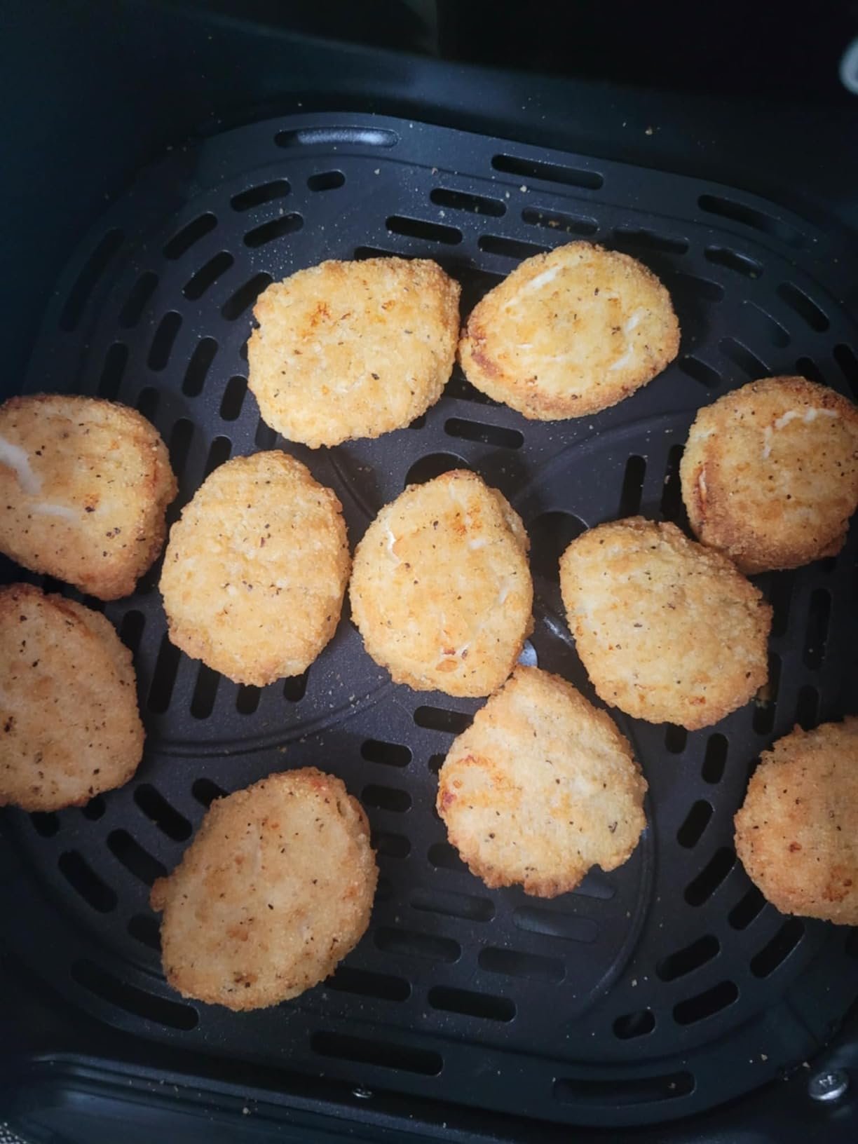 Philips 2000 Series Airfryer - RapidAir Technology. 13-in-1 Ways to Cook. 4.4QT Capacity. Healthier Meals Up to 90% Less Fat. Easy to Clean. Dishwasher Safe. Touchscreen Control. HomeID App (NA221/00) photo review