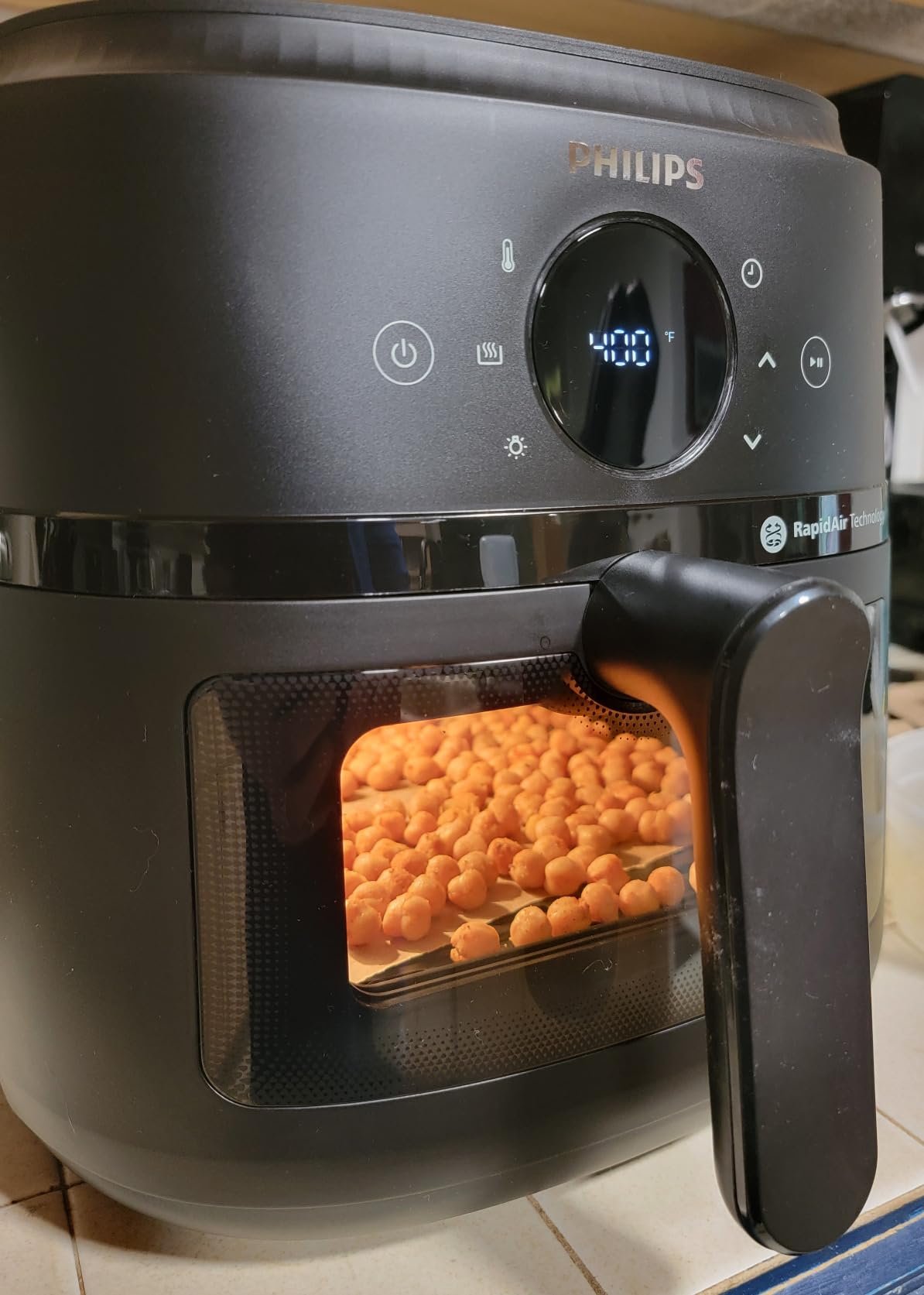 Philips 2000 Series Airfryer - RapidAir Technology. 13-in-1 Ways to Cook. 4.4QT Capacity. Healthier Meals Up to 90% Less Fat. Easy to Clean. Dishwasher Safe. Touchscreen Control. HomeID App (NA221/00) photo review