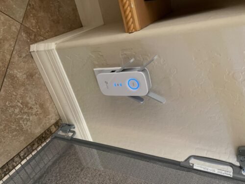 TP-Link WiFi Extender with Ethernet Port. Dual Band 5GHz/2.4GHz. Up to 44% More Bandwidth Than Single Band. Covers Up to 1200 Sq.ft and 30 Devices. Signal Booster Amplifier Supports OneMesh(RE220) photo review