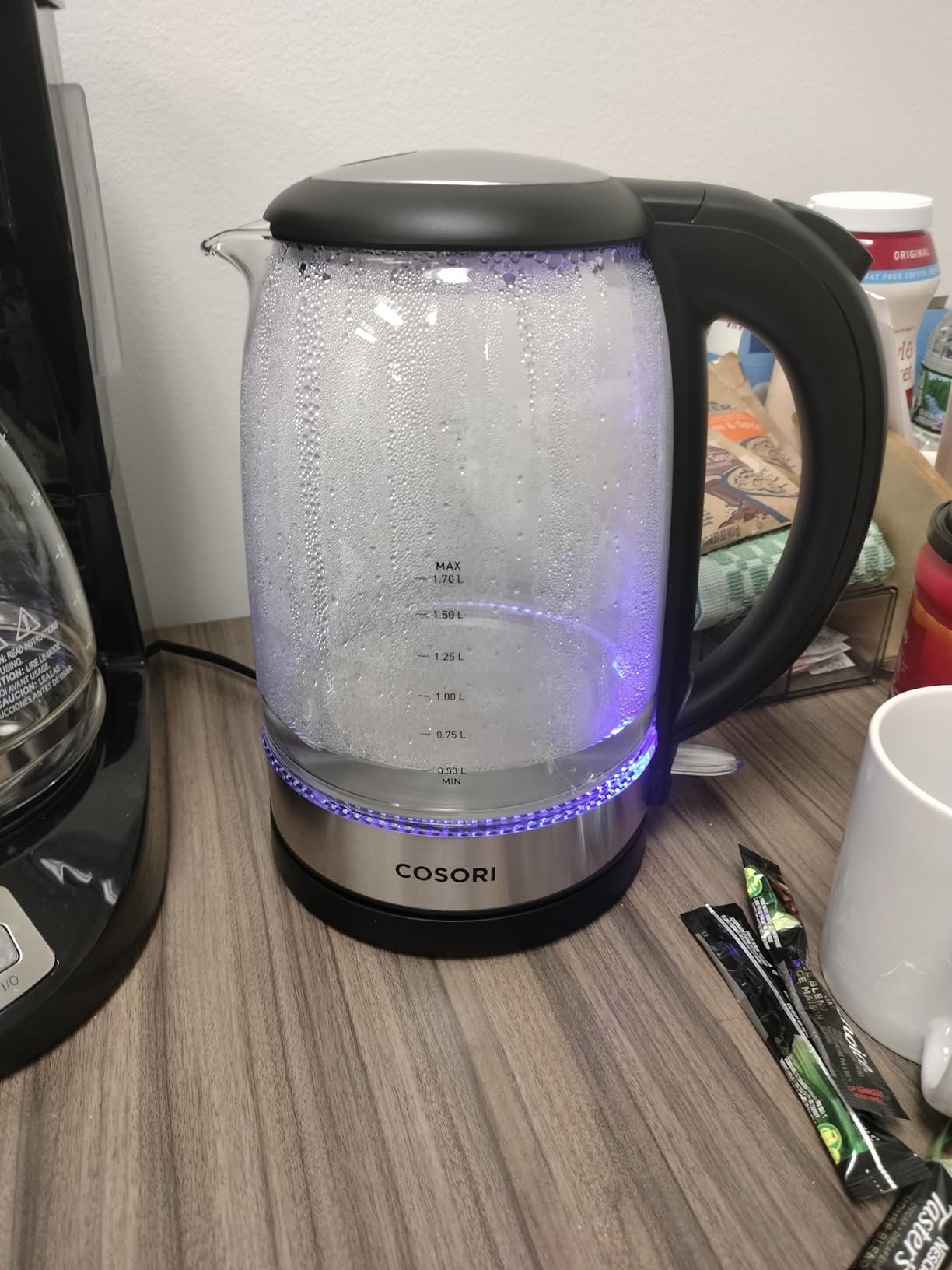 Cosori Electric Kettle. No Plastic Contact With Water. Wide Mouth For Easy Cleaning. Auto Shut Off. 1.7L Tea Kettle & Hot Water Boiler. Water Heater & Teapot. Borosilicate Glass. Black. 1500W photo review