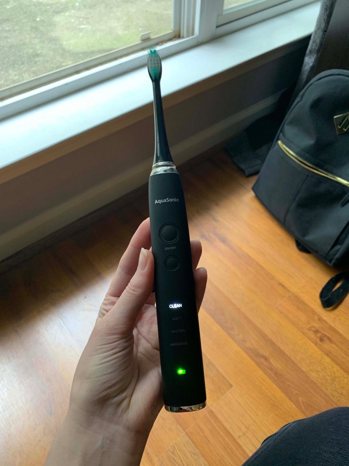 Aquasonic Black Series Ultra Whitening Toothbrush – ADA Accepted Electric Toothbrush- 8 Brush Heads & Travel Case – 40.000 VPM Electric Motor & Wireless Charging - 4 Modes w Smart Timer photo review