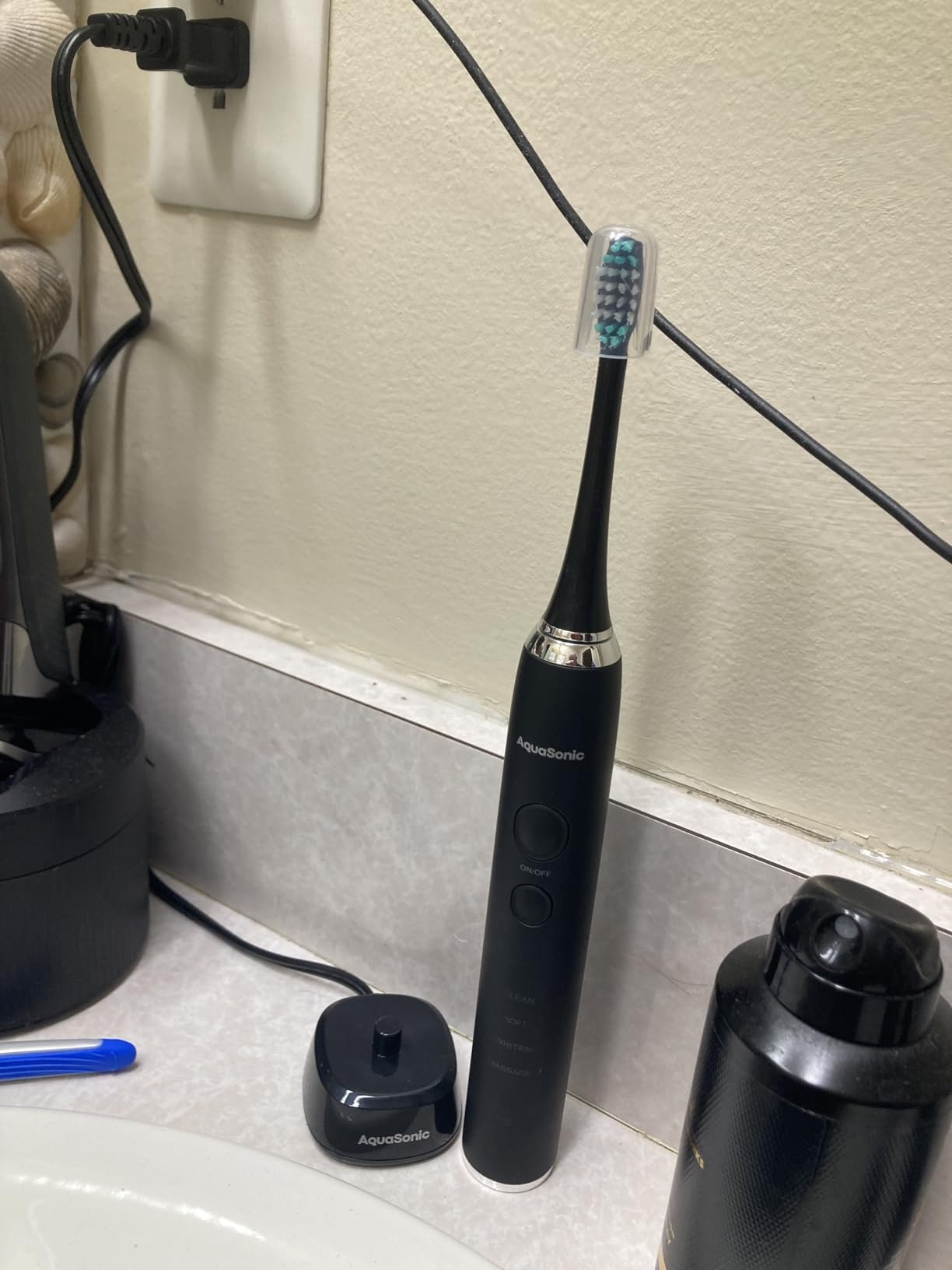 Aquasonic Black Series Ultra Whitening Toothbrush – ADA Accepted Electric Toothbrush- 8 Brush Heads & Travel Case – 40.000 VPM Electric Motor & Wireless Charging - 4 Modes w Smart Timer photo review