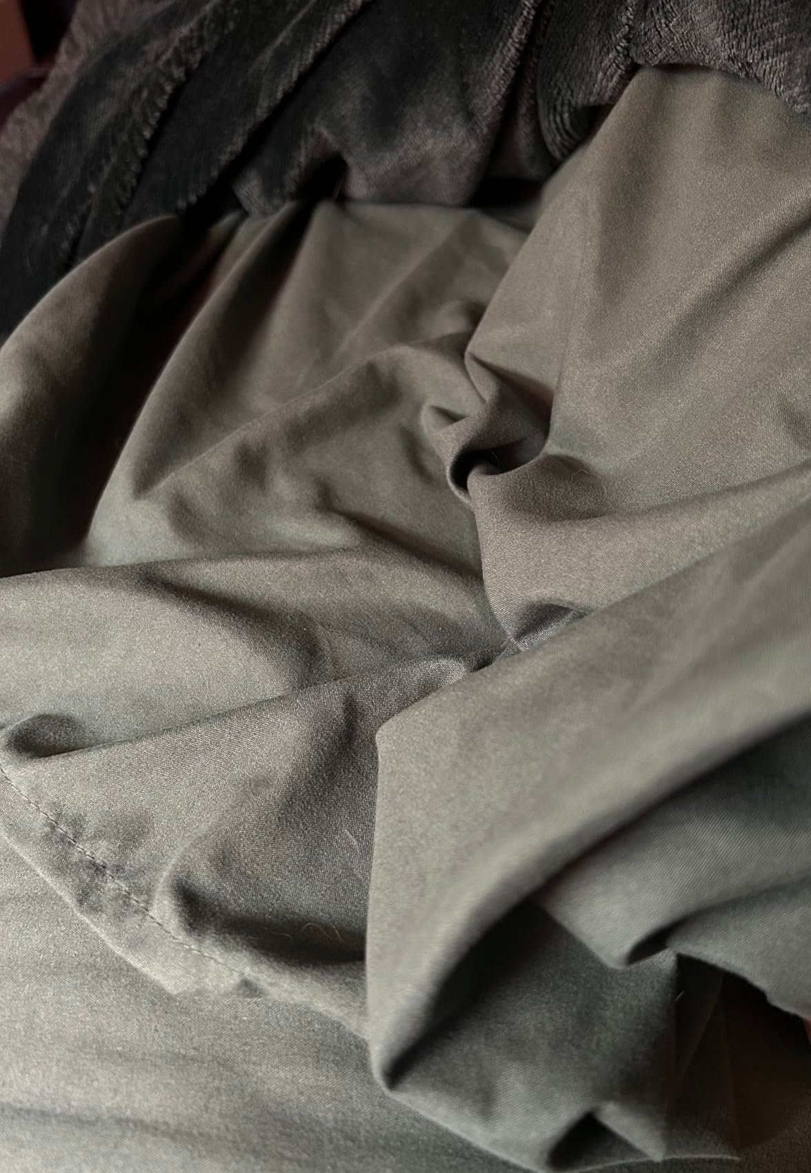 Queen Size 4 Piece Sheet Set - Comfy Breathable & Cooling Bed Sheets Set - Hotel Luxury Bedding for Women. Men. Kids. Teens. Boys & Girls - Deep Pockets. Soft and Wrinkle Free - Oeko-Tex - Dark Grey photo review