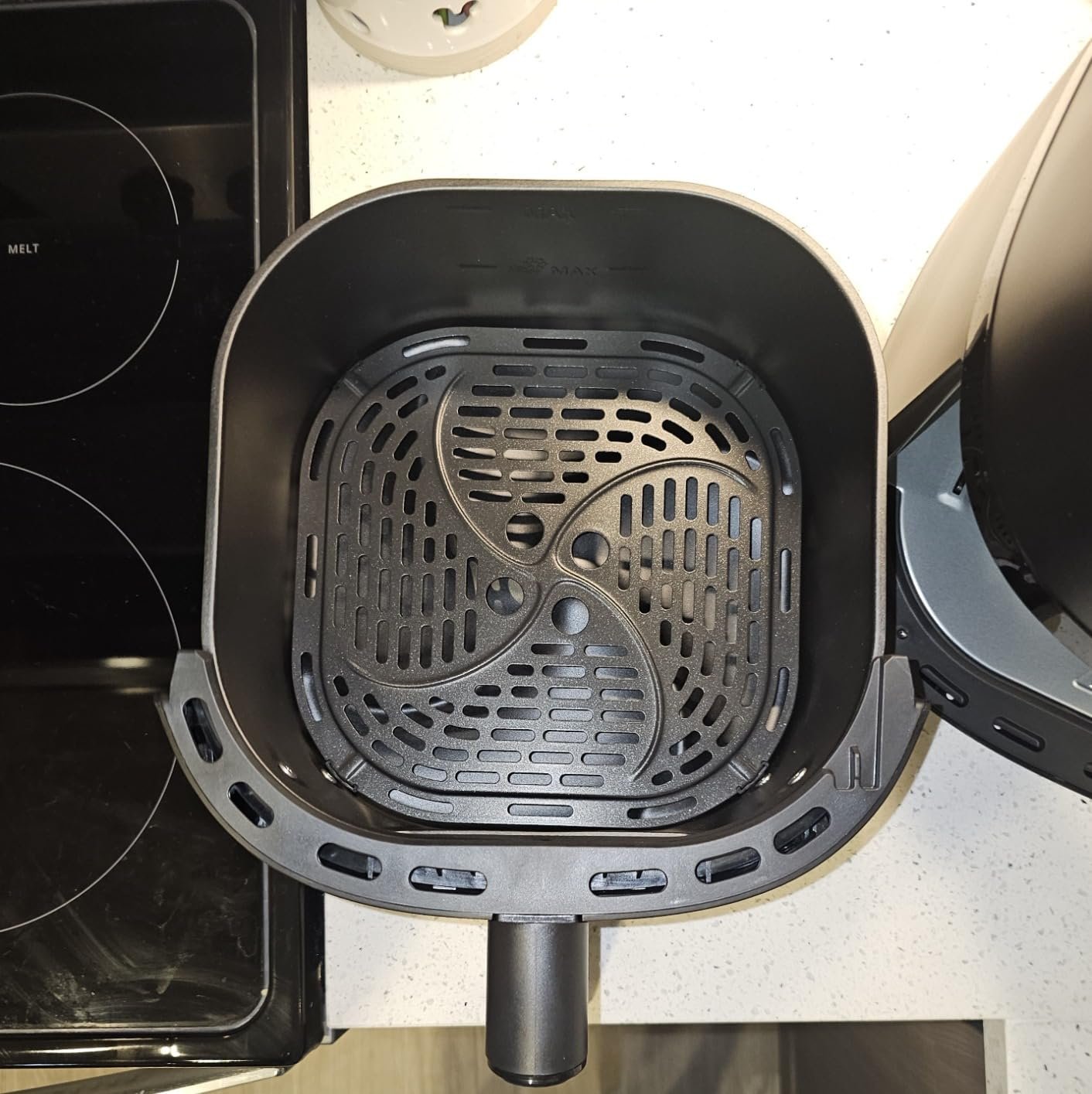 Philips 2000 Series Airfryer - RapidAir Technology. 13-in-1 Ways to Cook. 4.4QT Capacity. Healthier Meals Up to 90% Less Fat. Easy to Clean. Dishwasher Safe. Touchscreen Control. HomeID App (NA221/00) photo review