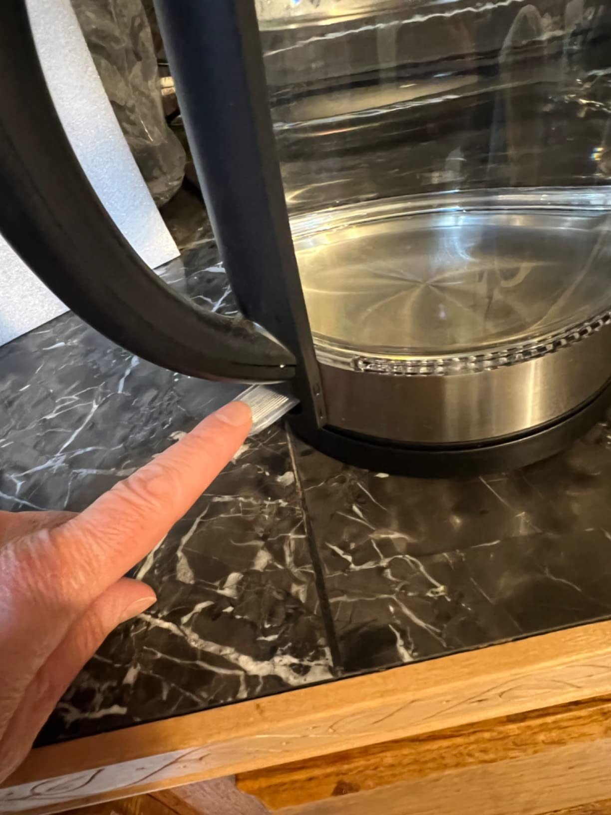 Cosori Electric Kettle. No Plastic Contact With Water. Wide Mouth For Easy Cleaning. Auto Shut Off. 1.7L Tea Kettle & Hot Water Boiler. Water Heater & Teapot. Borosilicate Glass. Black. 1500W photo review