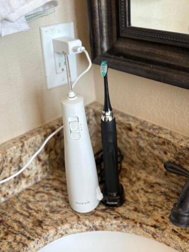 Aquasonic Black Series Ultra Whitening Toothbrush – ADA Accepted Electric Toothbrush- 8 Brush Heads & Travel Case – 40.000 VPM Electric Motor & Wireless Charging - 4 Modes w Smart Timer photo review