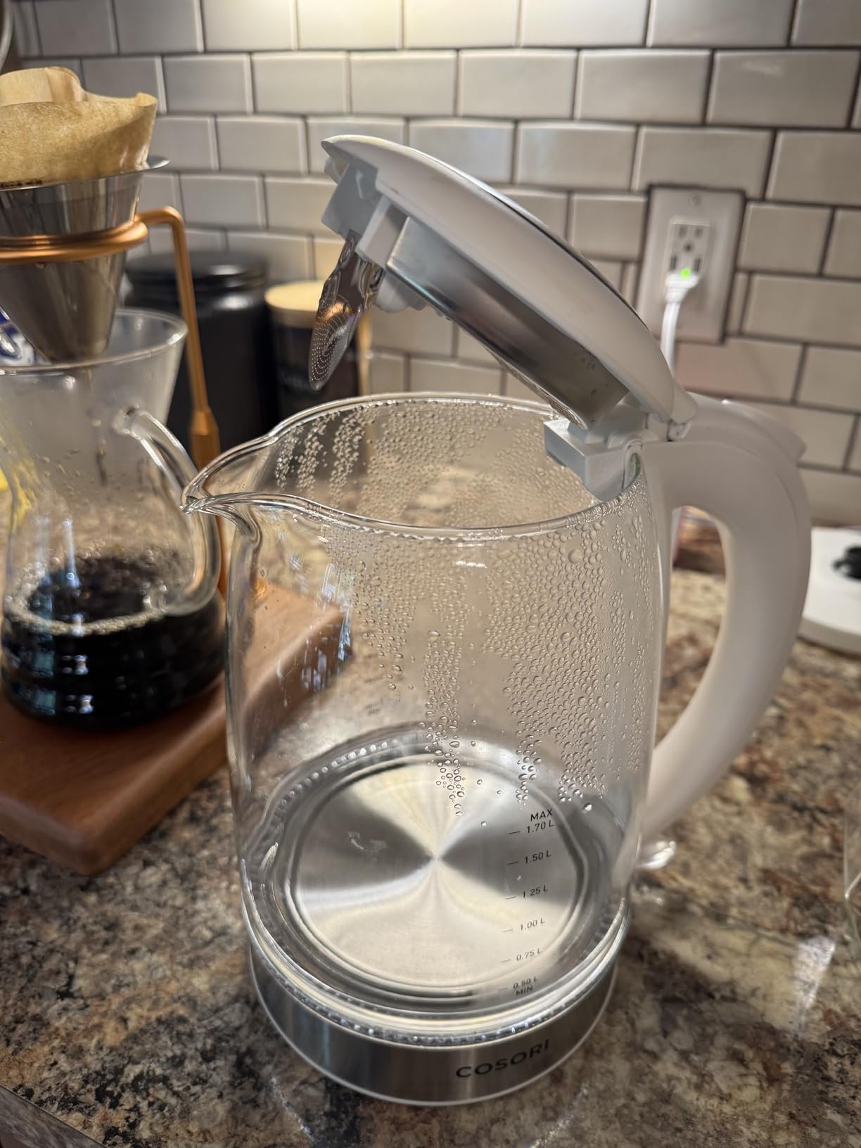 Cosori Electric Kettle. No Plastic Contact With Water. Wide Mouth For Easy Cleaning. Auto Shut Off. 1.7L Tea Kettle & Hot Water Boiler. Water Heater & Teapot. Borosilicate Glass. Black. 1500W photo review