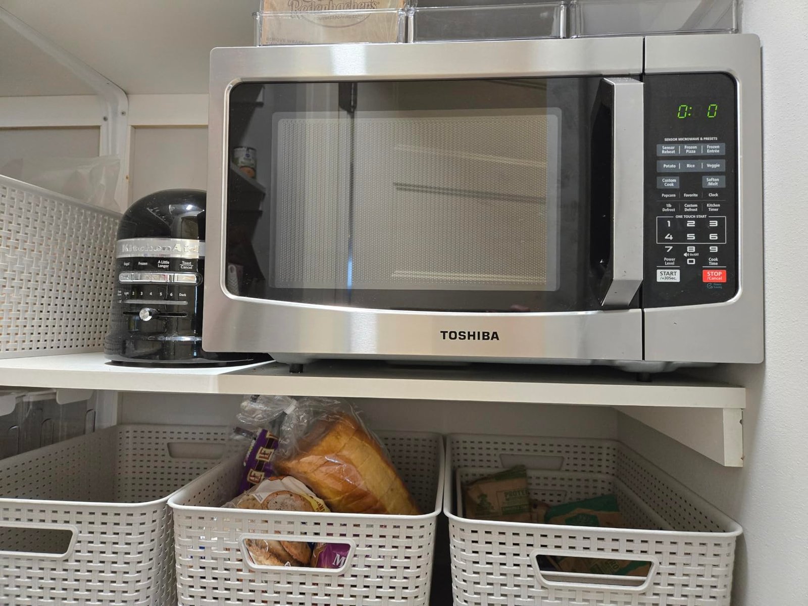 TOSHIBA EM131A5C-BS Countertop Microwave Ovens 1.2 Cu Ft. 12.4 Removable Turntable Smart Humidity Sensor 12 Auto Menus Mute Function ECO Mode Easy Clean Interior Black Color 1000W photo review