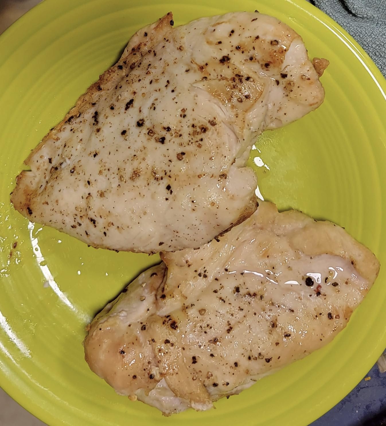 Philips 2000 Series Airfryer - RapidAir Technology. 13-in-1 Ways to Cook. 4.4QT Capacity. Healthier Meals Up to 90% Less Fat. Easy to Clean. Dishwasher Safe. Touchscreen Control. HomeID App (NA221/00) photo review