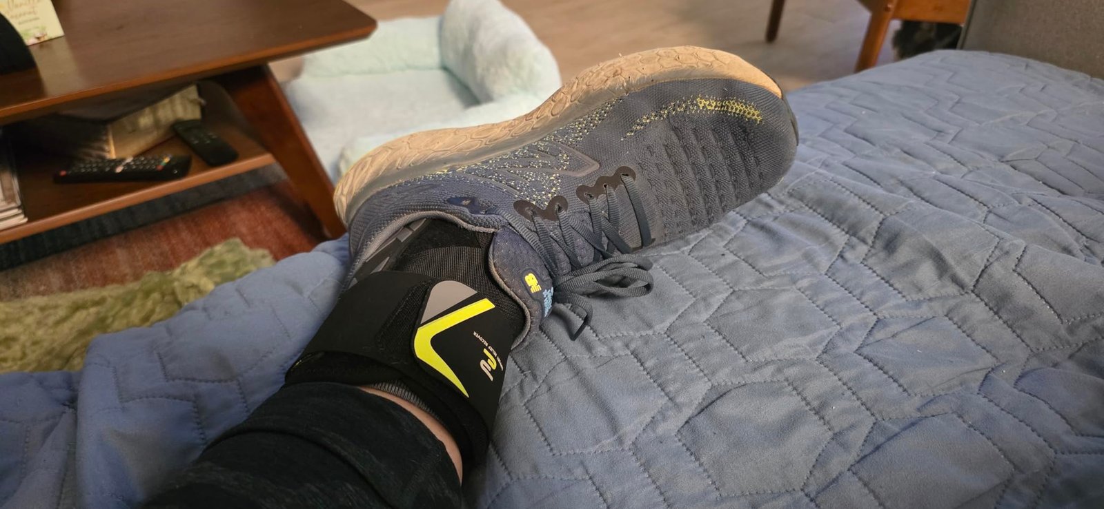 Quick Lace Up Ankle Brace with Side Stabilizing Pads. Slim Fit Ankle Support Brace. Adjustable & Breathable Ankle Support for Men Women. Ankle Stabilizer for Sprain.Injury Recovery.Sports.XL photo review