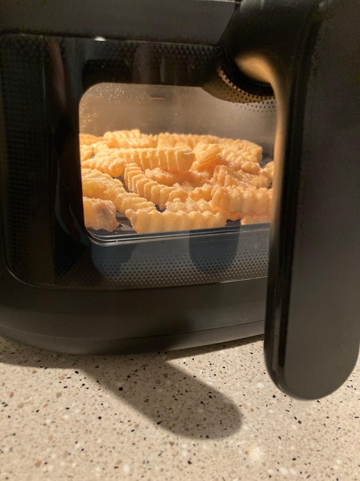 Philips 2000 Series Airfryer - RapidAir Technology. 13-in-1 Ways to Cook. 4.4QT Capacity. Healthier Meals Up to 90% Less Fat. Easy to Clean. Dishwasher Safe. Touchscreen Control. HomeID App (NA221/00) photo review