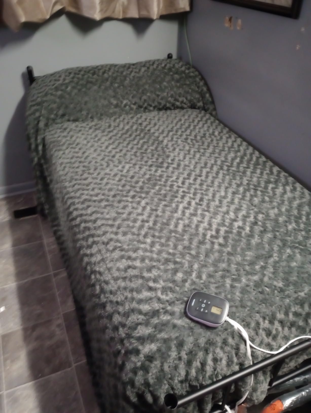 WOOMER Heated Blanket Throw 50 x 60. Electric Blanket Throw with 4 Heating Levels & 4H Auto Off. ETL Certified. Marble Grey Double-Sided Faux Fur. Over-Heat Protect. Machine Washable photo review