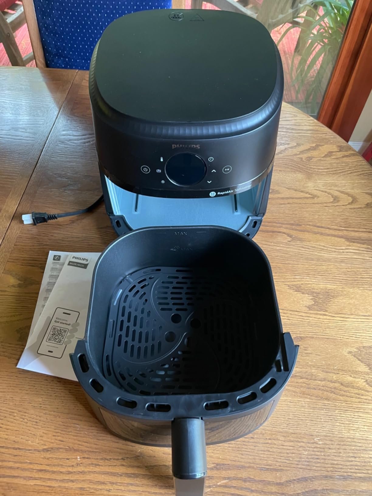 Philips 2000 Series Airfryer - RapidAir Technology. 13-in-1 Ways to Cook. 4.4QT Capacity. Healthier Meals Up to 90% Less Fat. Easy to Clean. Dishwasher Safe. Touchscreen Control. HomeID App (NA221/00) photo review