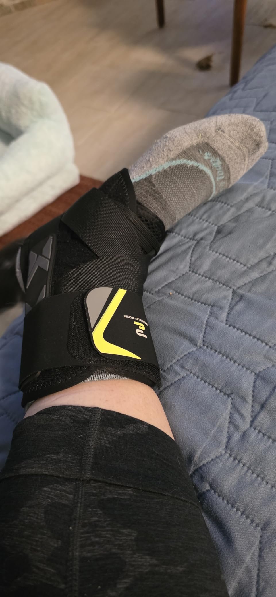 Quick Lace Up Ankle Brace with Side Stabilizing Pads. Slim Fit Ankle Support Brace. Adjustable & Breathable Ankle Support for Men Women. Ankle Stabilizer for Sprain.Injury Recovery.Sports.XL photo review