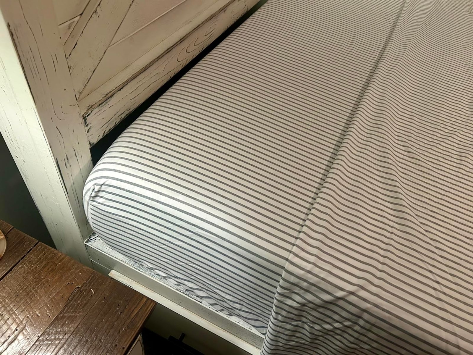 Queen Size 4 Piece Sheet Set - Comfy Breathable & Cooling Bed Sheets Set - Hotel Luxury Bedding for Women. Men. Kids. Teens. Boys & Girls - Deep Pockets. Soft and Wrinkle Free - Oeko-Tex - Dark Grey photo review