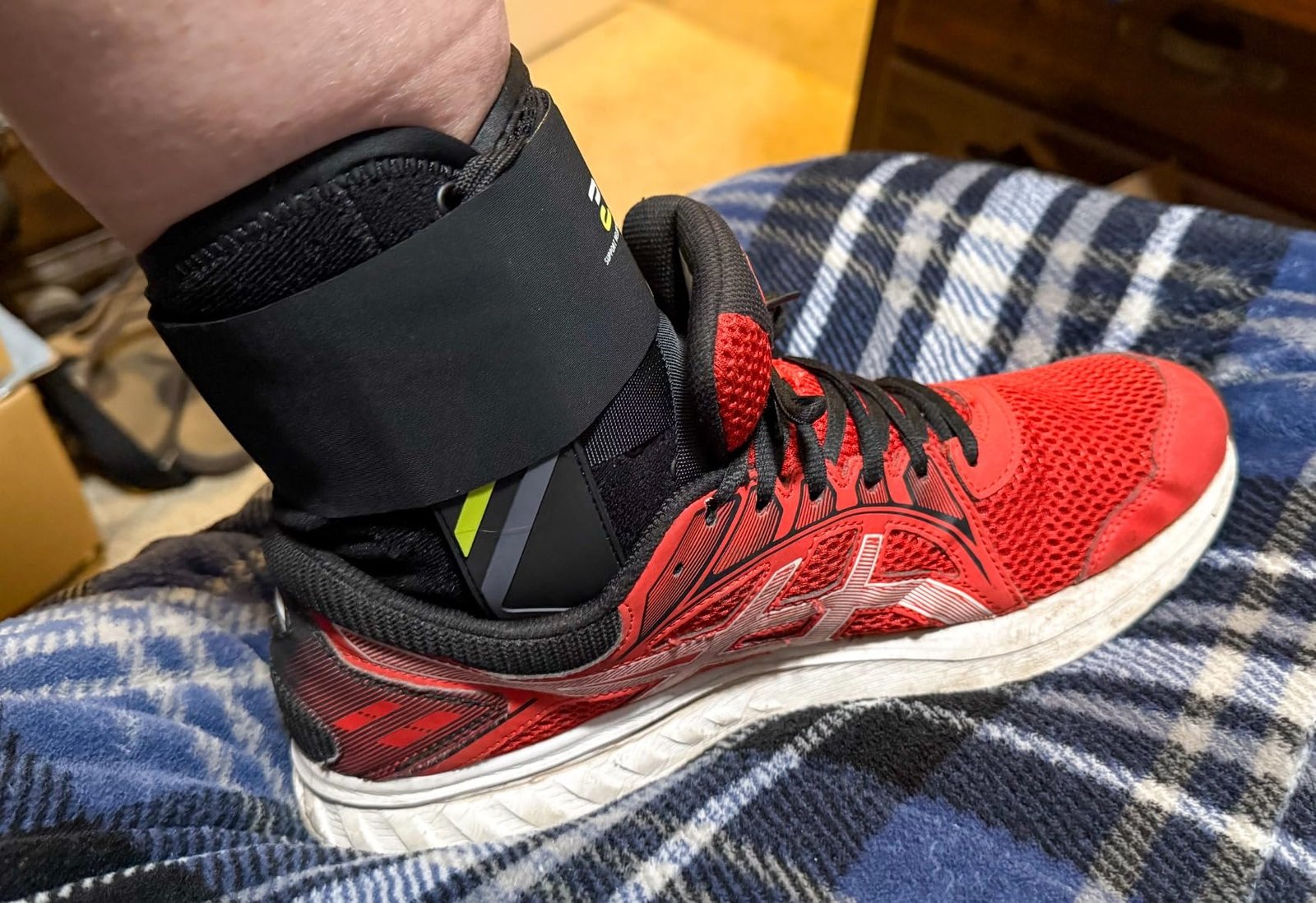 Quick Lace Up Ankle Brace with Side Stabilizing Pads. Slim Fit Ankle Support Brace. Adjustable & Breathable Ankle Support for Men Women. Ankle Stabilizer for Sprain.Injury Recovery.Sports.XL photo review