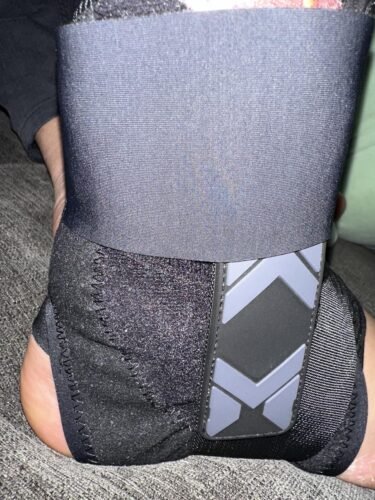 Quick Lace Up Ankle Brace with Side Stabilizing Pads. Slim Fit Ankle Support Brace. Adjustable & Breathable Ankle Support for Men Women. Ankle Stabilizer for Sprain.Injury Recovery.Sports.XL photo review