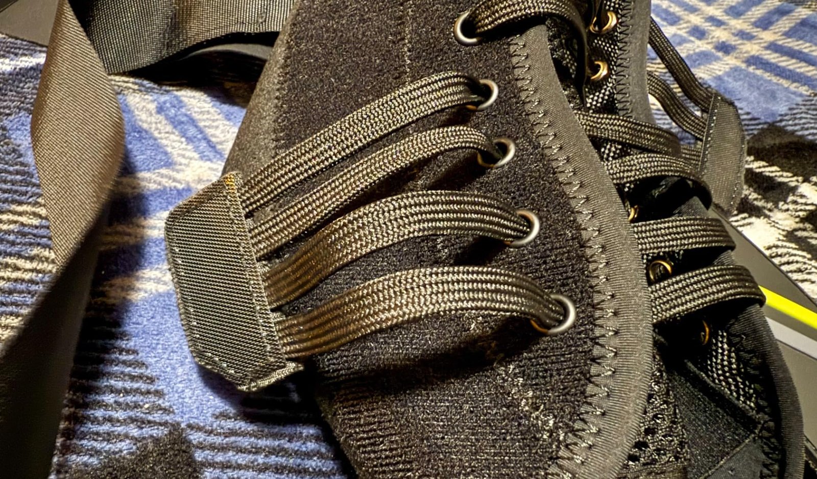 Quick Lace Up Ankle Brace with Side Stabilizing Pads. Slim Fit Ankle Support Brace. Adjustable & Breathable Ankle Support for Men Women. Ankle Stabilizer for Sprain.Injury Recovery.Sports.XL photo review