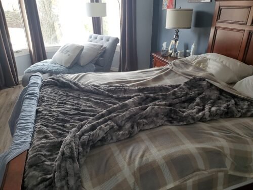 WOOMER Heated Blanket Throw 50 x 60. Electric Blanket Throw with 4 Heating Levels & 4H Auto Off. ETL Certified. Marble Grey Double-Sided Faux Fur. Over-Heat Protect. Machine Washable photo review