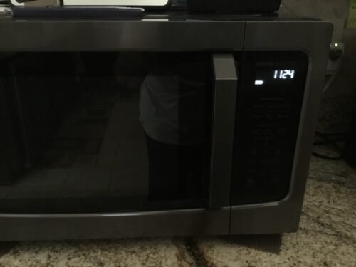 TOSHIBA EM131A5C-BS Countertop Microwave Ovens 1.2 Cu Ft. 12.4 Removable Turntable Smart Humidity Sensor 12 Auto Menus Mute Function ECO Mode Easy Clean Interior Black Color 1000W photo review